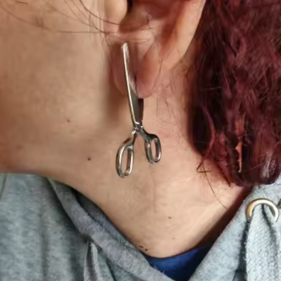 Retro Scissor Stud Earrings – Edgy Statement Jewelry - Picture 5 of 14